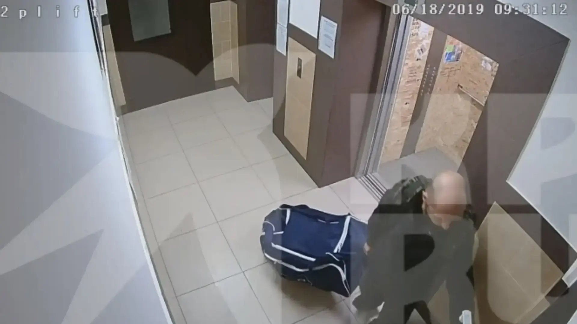ירוסלב פוקין חטף את אשתו בתיק ספורט ירוסלב פוקין חטף את אשתו בתיק ספורט