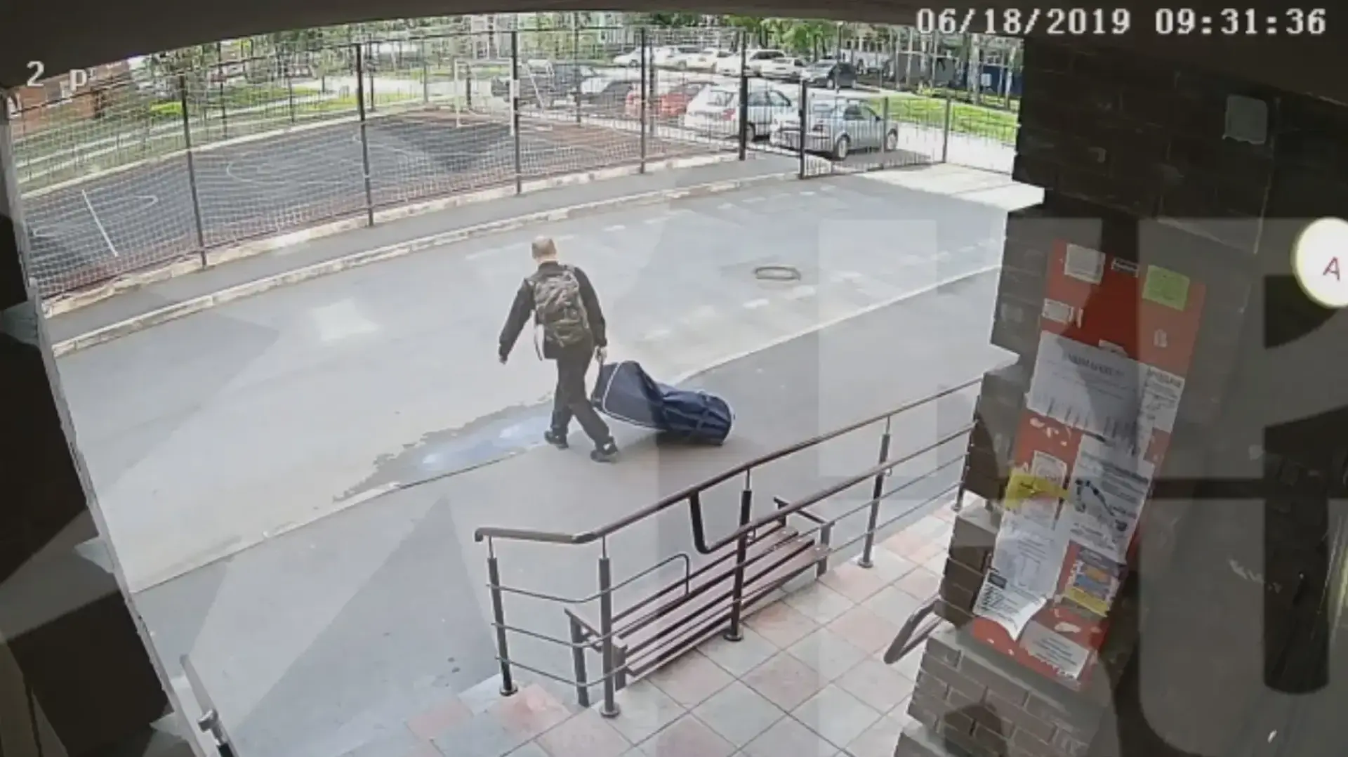 ירוסלב פוקין חטף את אשתו בתיק ספורט ירוסלב פוקין חטף את אשתו בתיק ספורט