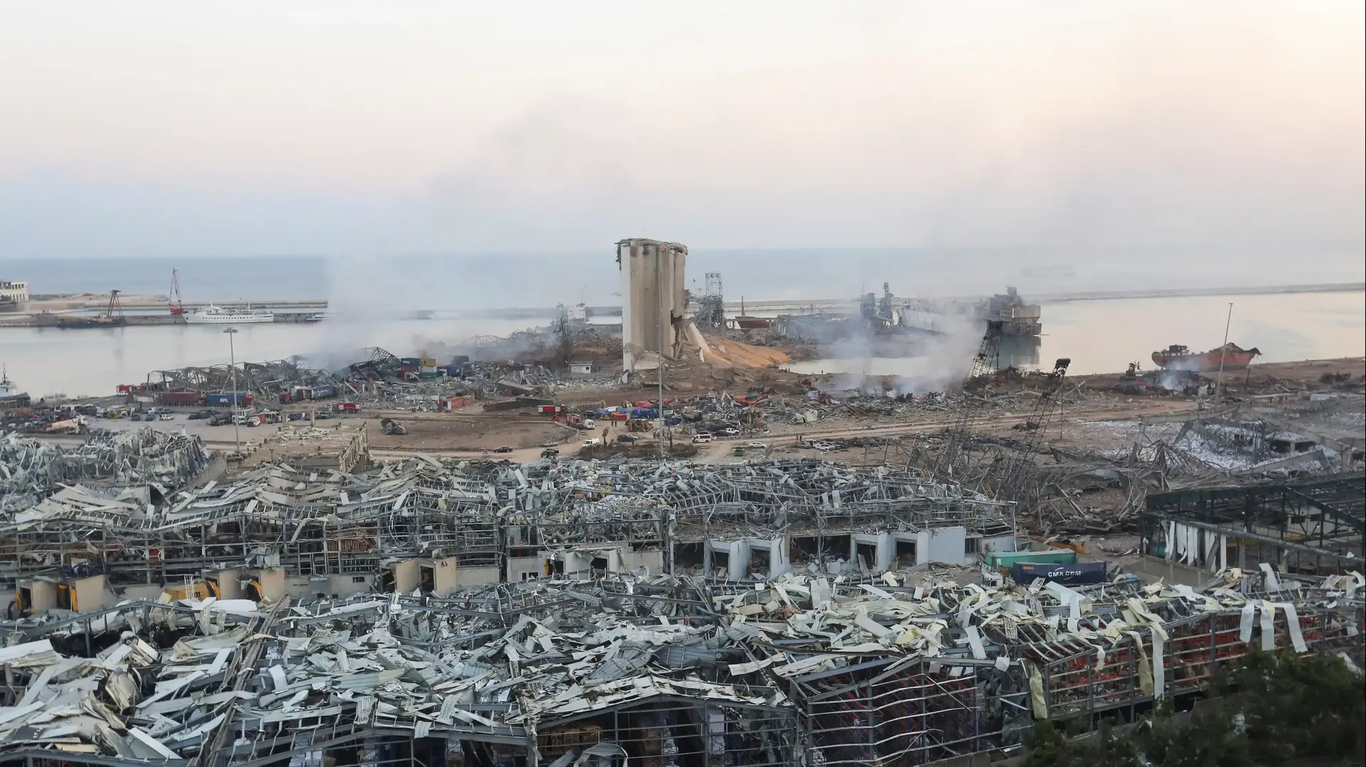 נזקי הפיצוץ העז שפקד את נמל ביירות, לבנון 5 באוגוסט 2020 נזקי הפיצוץ העז שפקד את נמל ביירות, לבנון 5 באוגוסט 2020
