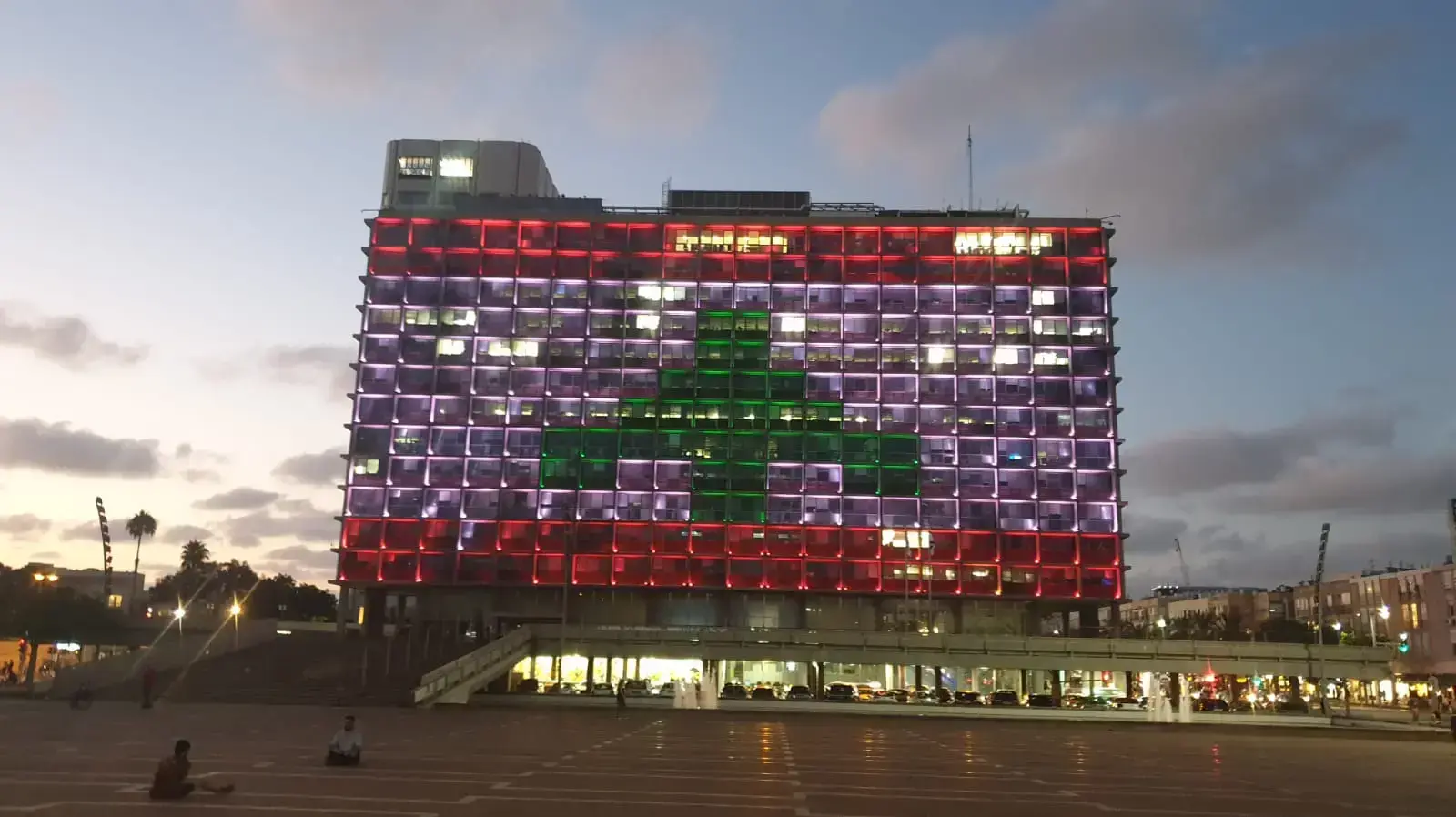 בניין עיריית תל אביב הואר בדגל לבנון, 5 באוגוסט 2020
