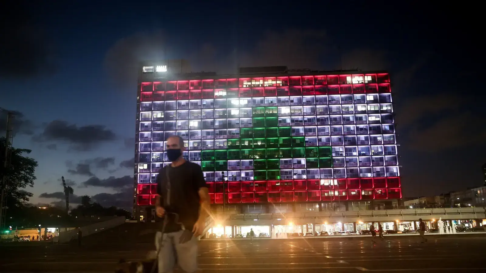 בניין עיריית תל אביב הואר בדגל לבנון, 5 באוגוסט 2020 בניין עיריית תל אביב הואר בדגל לבנון, 5 באוגוסט 2020