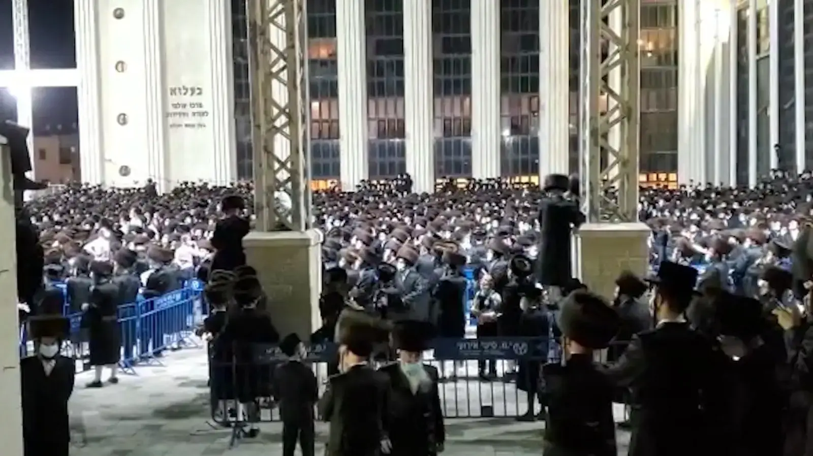 אלפי חרדים משתתפים בחתונה בירושלים, 5 באוגוסט 2020