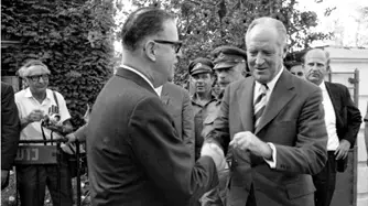 וויליאם רוג'רס עם אבא אבן,
07 במאי 1971
וויליאם רוג'רס עם אבא אבן,
07 במאי 1971