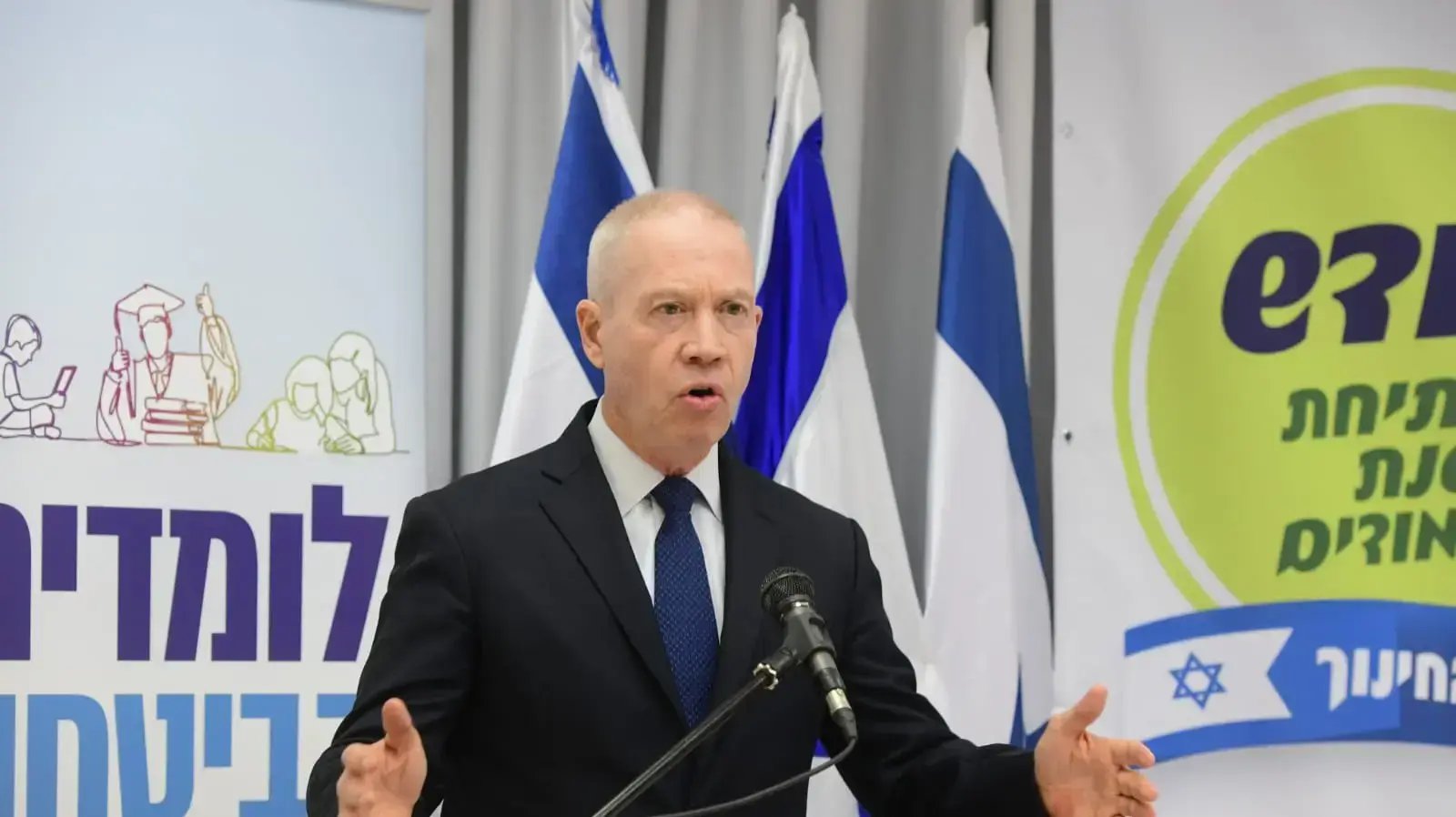 שר החינוך, יואב גלנט במהלך מסע"ת בנושא פתיחת שנת הלימודים בבניין משרד החינוך בתל אביב 6 באוגוסט 2020 שר החינוך, יואב גלנט במהלך מסע"ת בנושא פתיחת שנת הלימודים בבניין משרד החינוך בתל אביב 6 באוגוסט 2020
