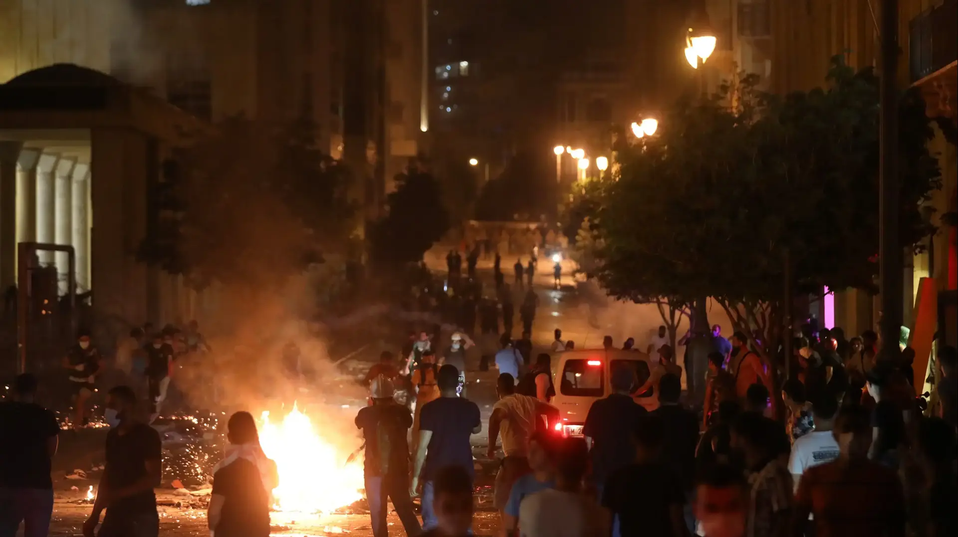 עימותים מחוץ לבניין הפרלמנט בביירות, לבנון, 7 באוגוסט 2020 עימותים מחוץ לבניין הפרלמנט בביירות, לבנון, 7 באוגוסט 2020