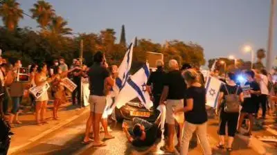 תקיפת מפגין בצומת ניר עם במחאה נגד השחיתות השלטונית ונתניהו. 25 ביולי 2020 תקיפת מפגין בצומת ניר עם במחאה נגד השחיתות השלטונית ונתניהו. 25 ביולי 2020