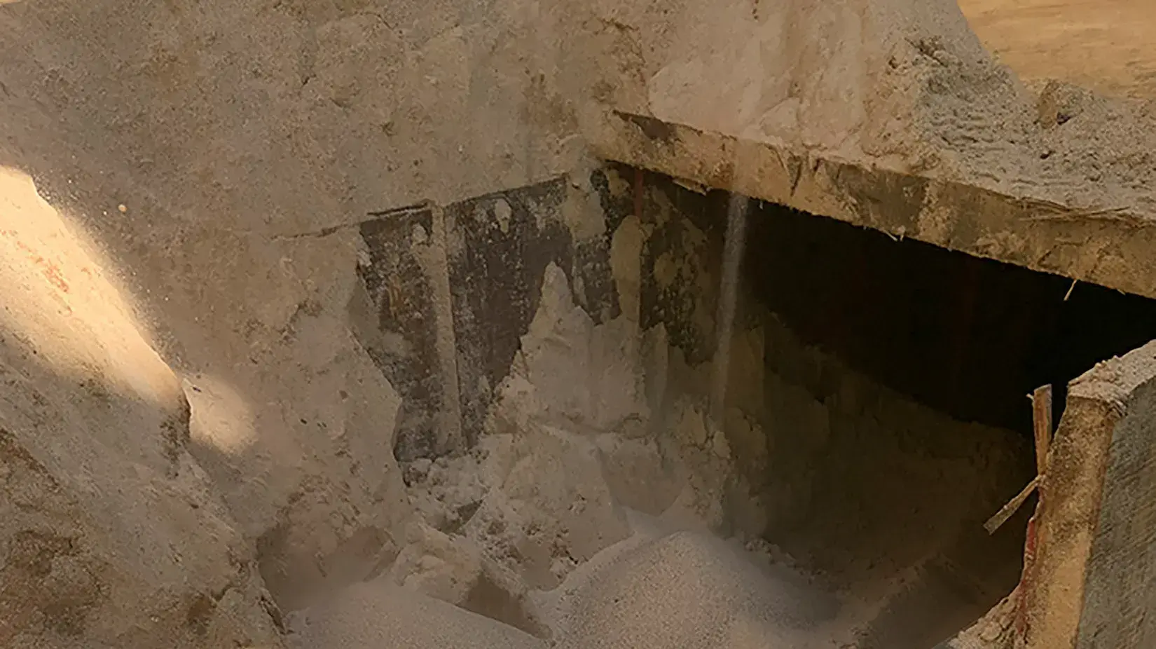 מנהרה תתת קרקעית בגבול מקסיקו ארצות הברית. 7 באוגוסט 2020 מנהרה תתת קרקעית בגבול מקסיקו ארצות הברית. 7 באוגוסט 2020