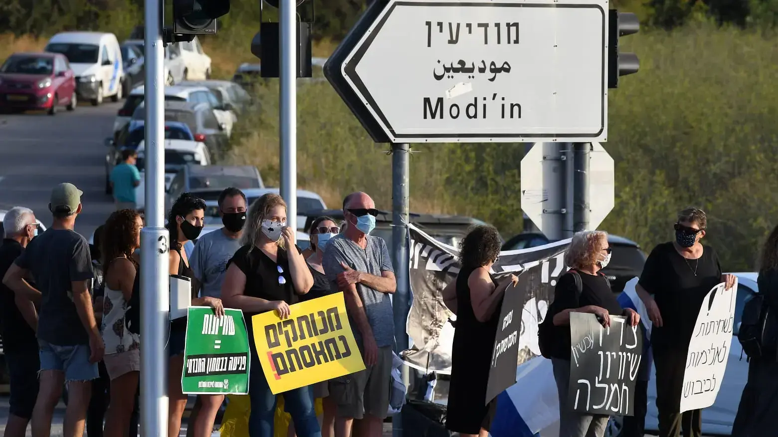 הפגנת הדגלים השחורים כנגד השחיתות השלטונית בלטרון 8 באוגוסט 2020 הפגנת הדגלים השחורים כנגד השחיתות השלטונית בלטרון 8 באוגוסט 2020