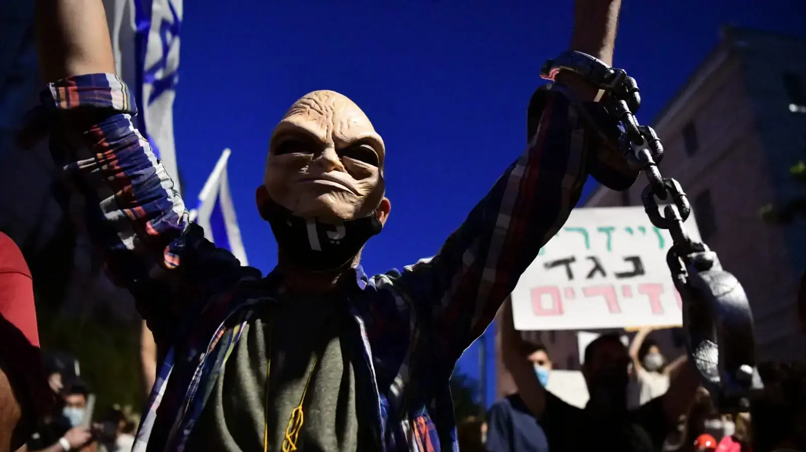 הפגנת הדגלים השחורים כנגד השחיתות השלטונית מול מעון רה"מ בירושלים 8 באוגוסט 2020 הפגנת הדגלים השחורים כנגד השחיתות השלטונית מול מעון רה"מ בירושלים 8 באוגוסט 2020
