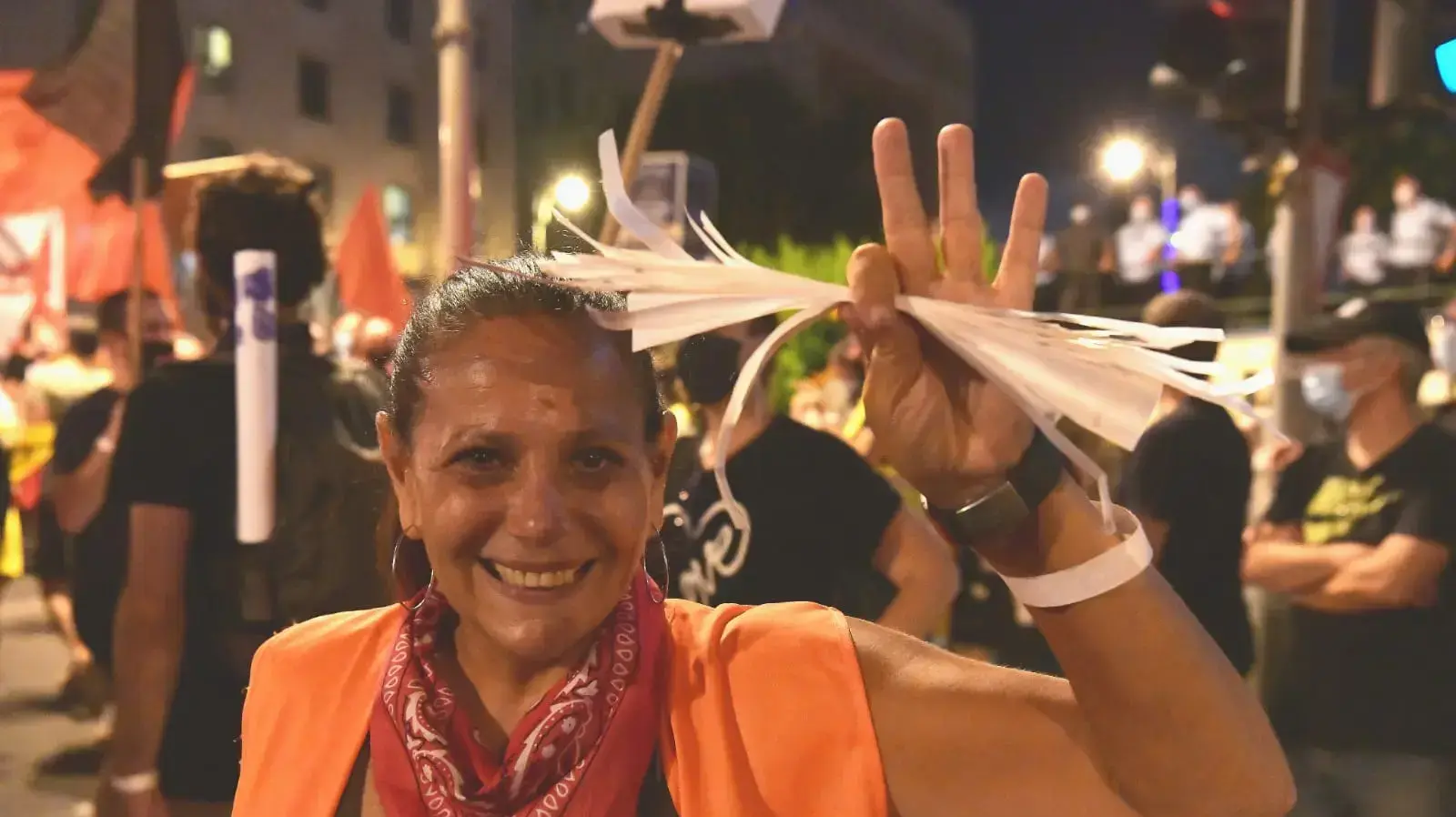 רוית נאור ליגנה במהלך הפגנת הדגלים השחורים כנגד השחיתות השלטונית מול מעון רה"מ בירושלים 8 באוגוסט 2020 רוית נאור ליגנה במהלך הפגנת הדגלים השחורים כנגד השחיתות השלטונית מול מעון רה"מ בירושלים 8 באוגוסט 2020