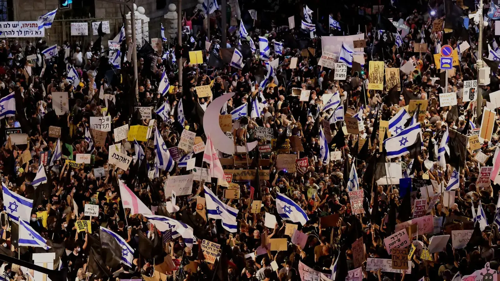 הפגנת הדגלים השחורים כנגד השחיתות השלטונית מול מעון רה"מ בירושלים 8 באוגוסט 2020 הפגנת הדגלים השחורים כנגד השחיתות השלטונית מול מעון רה"מ בירושלים 8 באוגוסט 2020