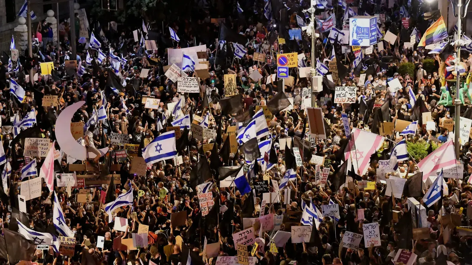 הפגנת הדגלים השחורים כנגד השחיתות השלטונית מול מעון רה"מ בירושלים 8 באוגוסט 2020 הפגנת הדגלים השחורים כנגד השחיתות השלטונית מול מעון רה"מ בירושלים 8 באוגוסט 2020