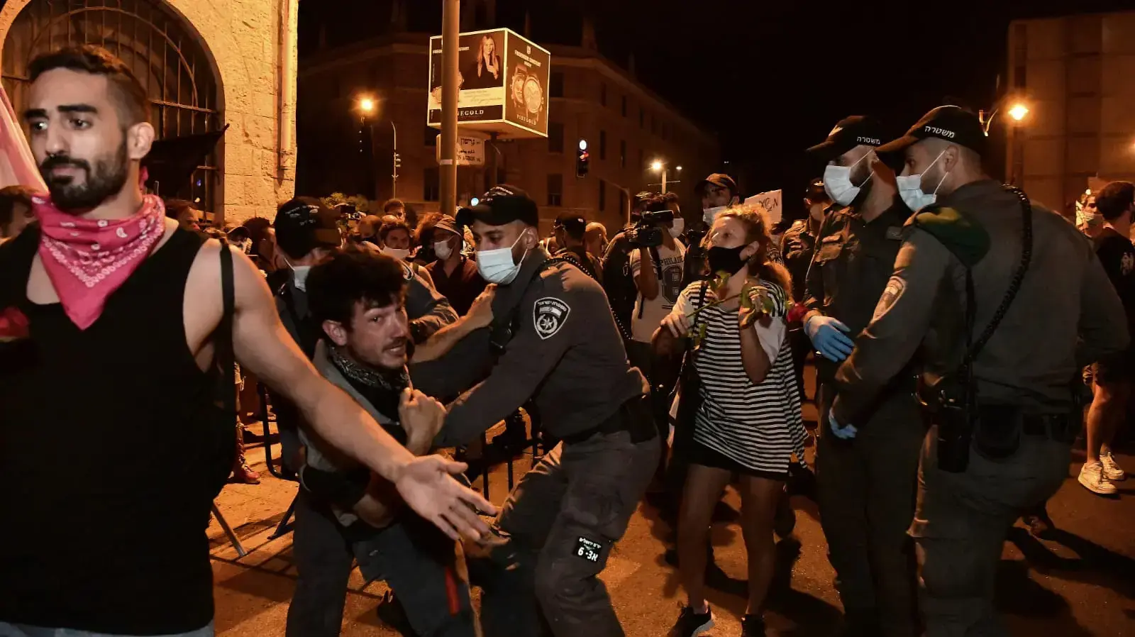 פינוי מפגינים מהמחאה מול בית ראש הממשלה נתניהו בירושלים - 9 לאוגוסט 2020 פינוי מפגינים מהמחאה מול בית ראש הממשלה נתניהו בירושלים - 9 לאוגוסט 2020