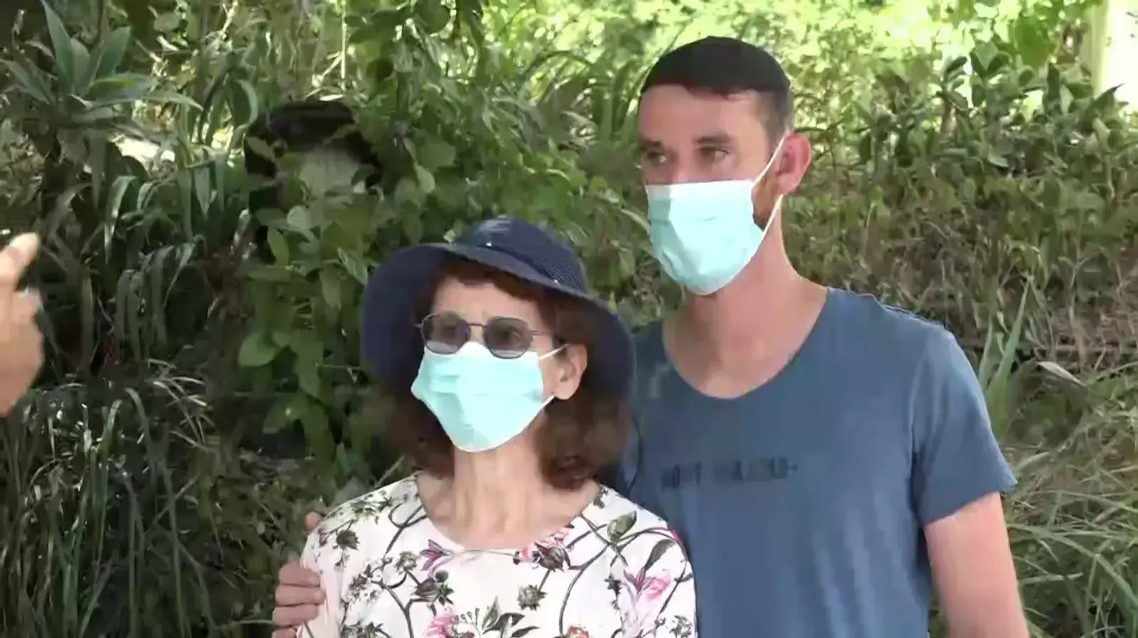 אימו ואחיו של יאשיהו בלום שנרצח בראשון לציון, מושב עלי, 9 באוגוסט 2020 אימו ואחיו של יאשיהו בלום שנרצח בראשון לציון, מושב עלי, 9 באוגוסט 2020