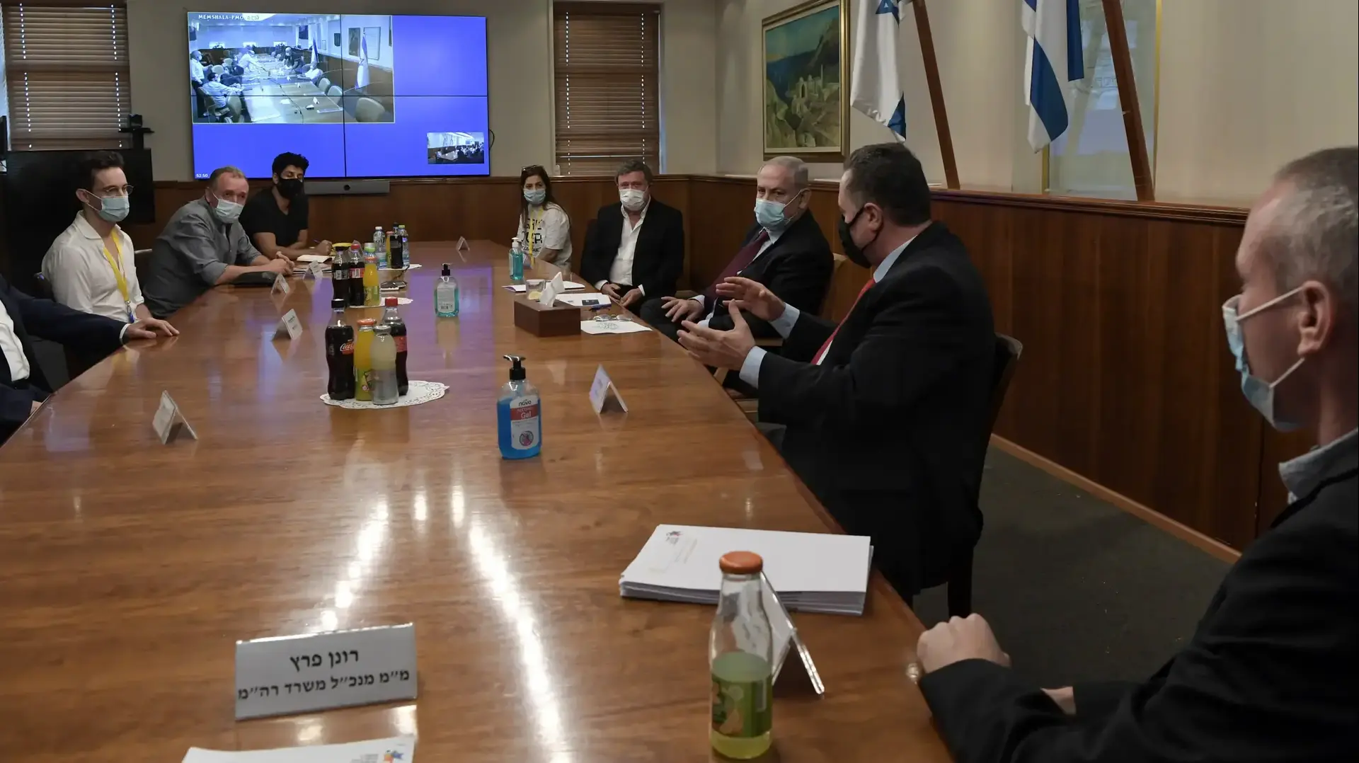 ראש הממשלה בנימין נתניהו מקיים עם שר הבריאות יולי אדלשטיין, שר האוצר ישראל כץ ושר התרבות והספורט חילי טרופר מפגש עם אומנים ונציגי תחום התרבות, משרד ראש הממשלה, ירושלים 9 באוגוסט 2020 ראש הממשלה בנימין נתניהו מקיים עם שר הבריאות יולי אדלשטיין, שר האוצר ישראל כץ ושר התרבות והספורט חילי טרופר מפגש עם אומנים ונציגי תחום התרבות, משרד ראש הממשלה, ירושלים 9 באוגוסט 2020
