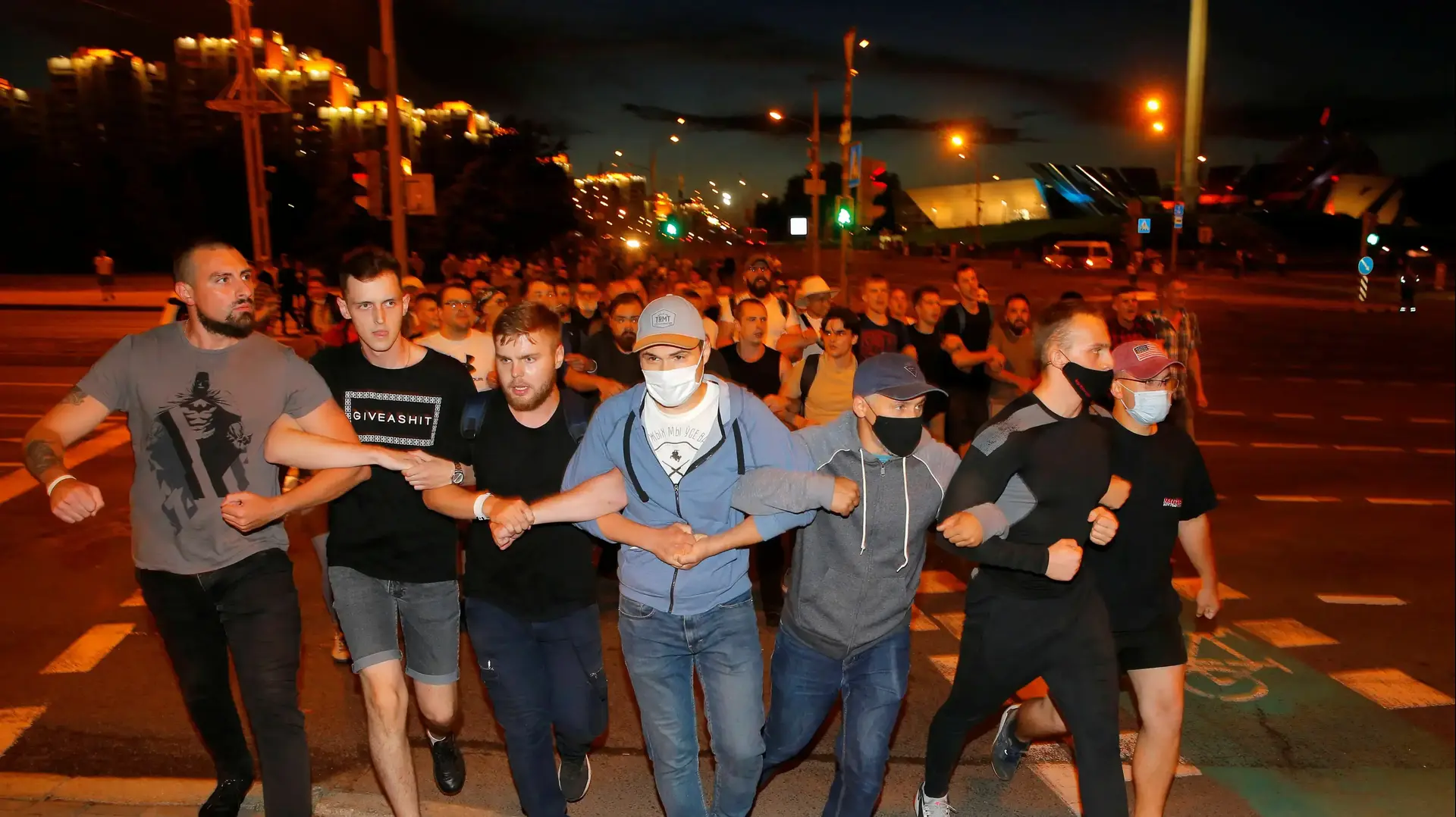 עימותים בין מפגיני אופוזיציה לשוטרים במינסק לאחר הבחירות בבלארוס, 10 אוגוסט 2020 עימותים בין מפגיני אופוזיציה לשוטרים במינסק לאחר הבחירות בבלארוס, 10 אוגוסט 2020