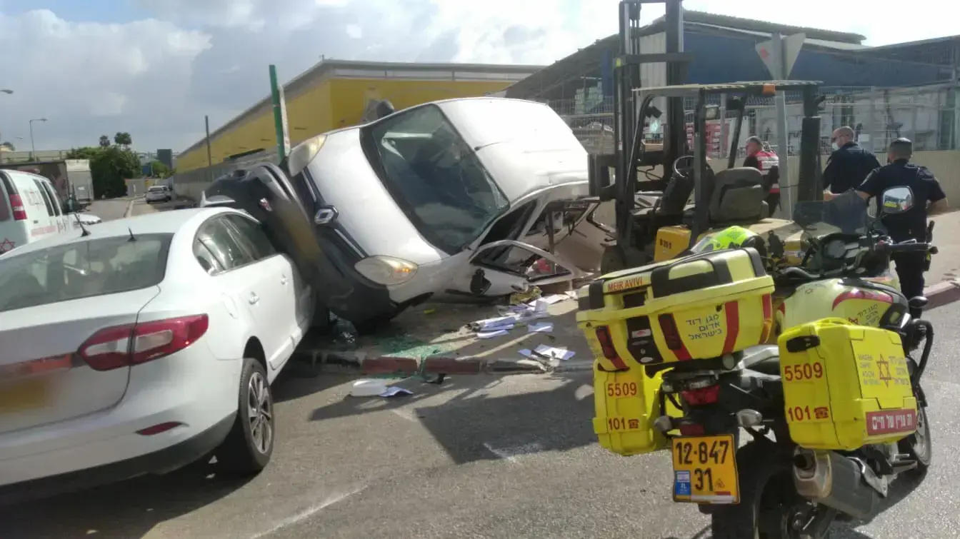 תאונת דרכים בין שני כלי רכב באזור התעשייה בקריית מלאכי. 10 באוגוסט 2020 תאונת דרכים בין שני כלי רכב באזור התעשייה בקריית מלאכי. 10 באוגוסט 2020