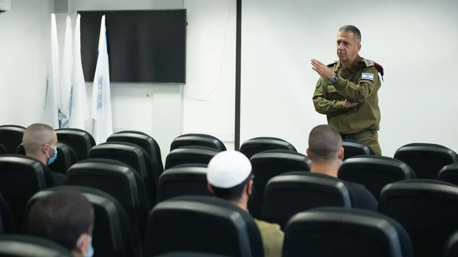 הרמטכ"ל רב-אלוף אביב כוכבי ביקר ביום הגיוס לחיל השריון בשרשרת החיול בבסיס "תל השומר". 10 באוגוסט 2020 הרמטכ"ל רב-אלוף אביב כוכבי ביקר ביום הגיוס לחיל השריון בשרשרת החיול בבסיס "תל השומר". 10 באוגוסט 2020