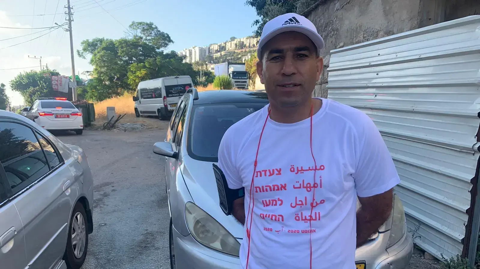 הפעיל החברתי איימן יוסף בצעדת האימהות הערביות מחיפה לירושלים במחאה נגד האלימות בחברה הערבית לאחר מותו של חליל חליל, בן ה-28 שנרצח ביריות סמוך לביתו לפני חדשיים. 11 באוגוסט 2020 הפעיל החברתי איימן יוסף בצעדת האימהות הערביות מחיפה לירושלים במחאה נגד האלימות בחברה הערבית לאחר מותו של חליל חליל, בן ה-28 שנרצח ביריות סמוך לביתו לפני חדשיים. 11 באוגוסט 2020