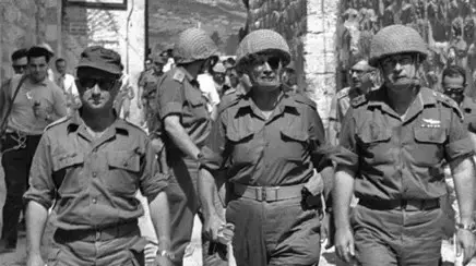 רבין, דיין ונרקיס נכנסים לעיר העתיקה רבין, דיין ונרקיס נכנסים לעיר העתיקה