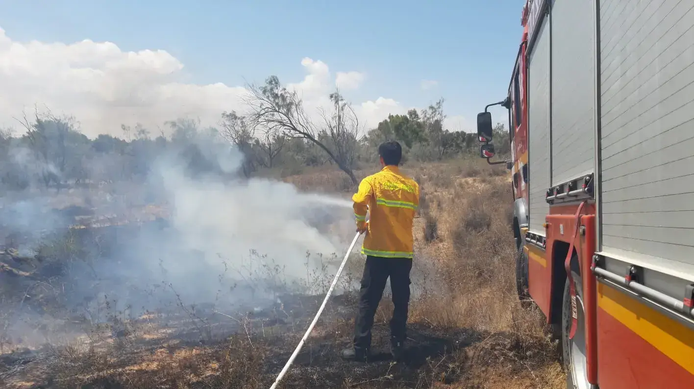 כוחות כיבוי פועלים בעקבות שריפה בעקבות בלוני תבערה מרצועת עזה ביער כיסופים11 באוגוסט 2020 כוחות כיבוי פועלים בעקבות שריפה בעקבות בלוני תבערה מרצועת עזה ביער כיסופים11 באוגוסט 2020