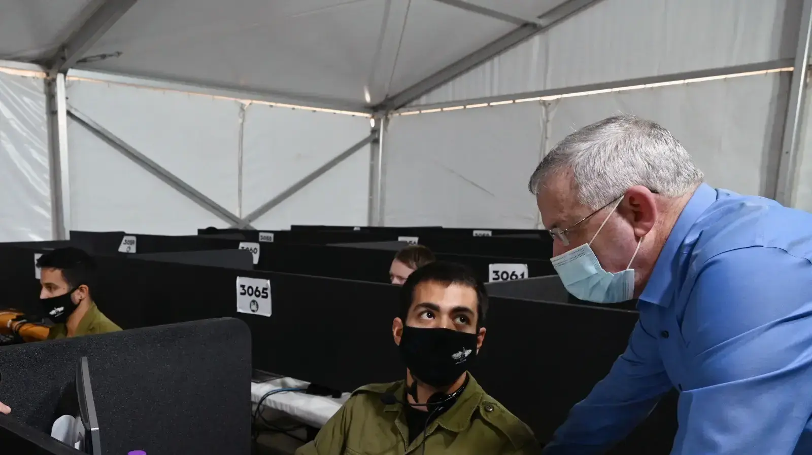 בני גנץ, במהלך סיור בפיקוד העורף 11 באוגוסט 2020 בני גנץ, במהלך סיור בפיקוד העורף 11 באוגוסט 2020