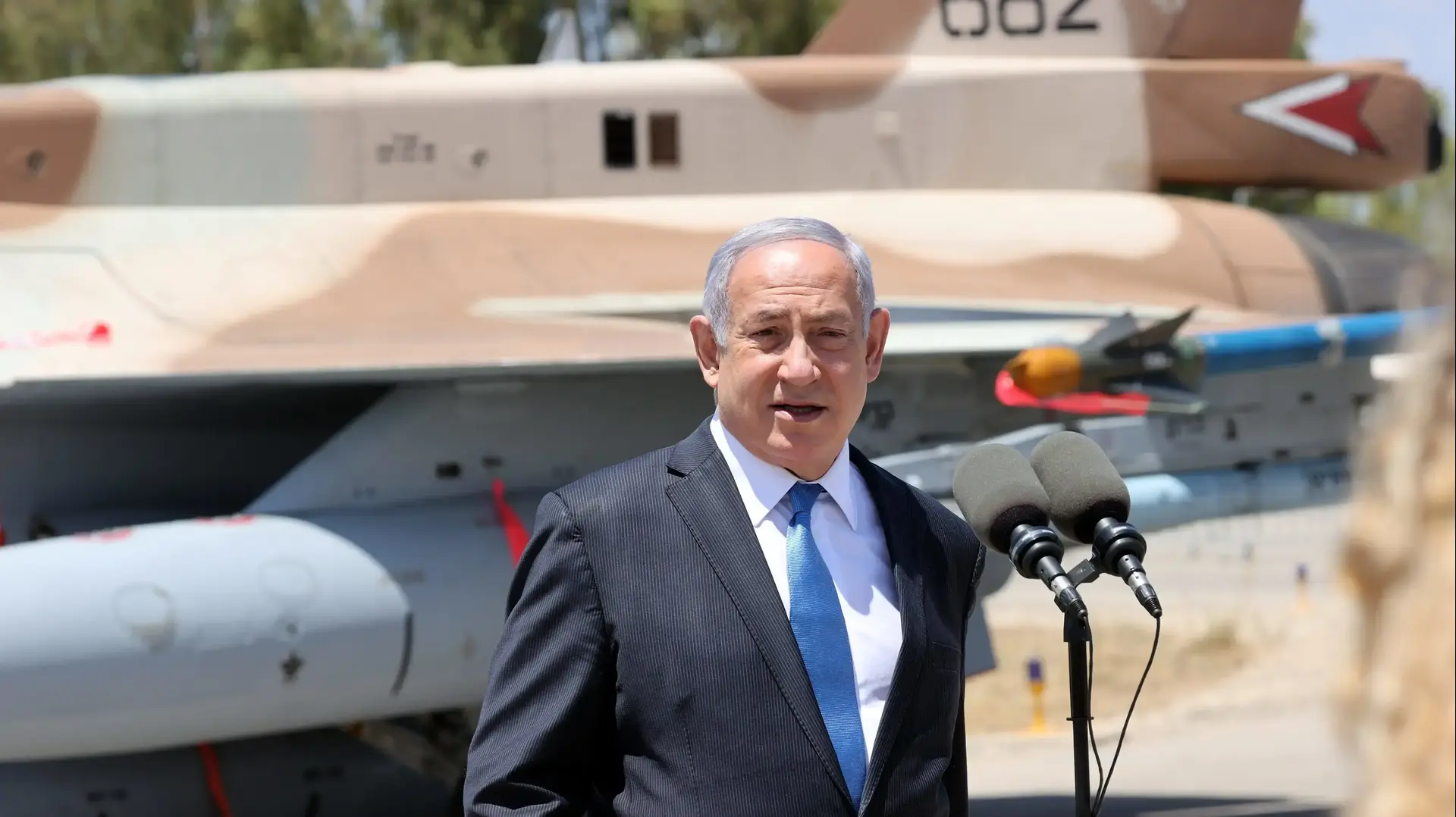 ראש הממשלה, בנימין נתניהו במהלך הצהרתו במסגרת ביקורו בבסיס חיל האוויר בחצור 11 באוגוסט 2020 ראש הממשלה, בנימין נתניהו במהלך הצהרתו במסגרת ביקורו בבסיס חיל האוויר בחצור 11 באוגוסט 2020
