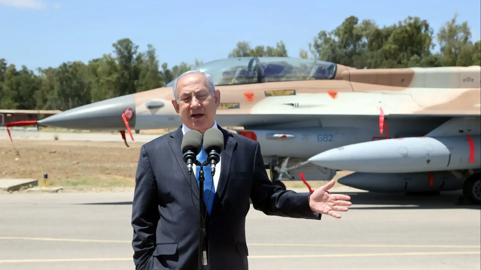 ראש הממשלה, בנימין נתניהו במהלך הצהרתו במסגרת ביקורו בבסיס חיל האוויר בחצור 11 באוגוסט 2020 ראש הממשלה, בנימין נתניהו במהלך הצהרתו במסגרת ביקורו בבסיס חיל האוויר בחצור 11 באוגוסט 2020