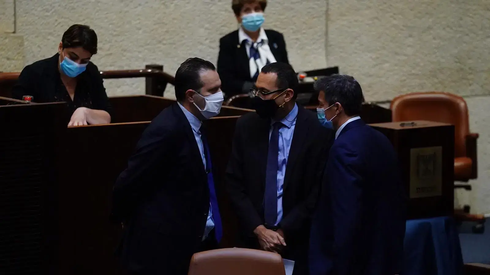 מיקי זוהר, צבי האוזר ויועז הנדל בהצבעה על דחיית אישור התקציב,כנסת, 12 באוגוסט 2020 מיקי זוהר, צבי האוזר ויועז הנדל בהצבעה על דחיית אישור התקציב,כנסת, 12 באוגוסט 2020