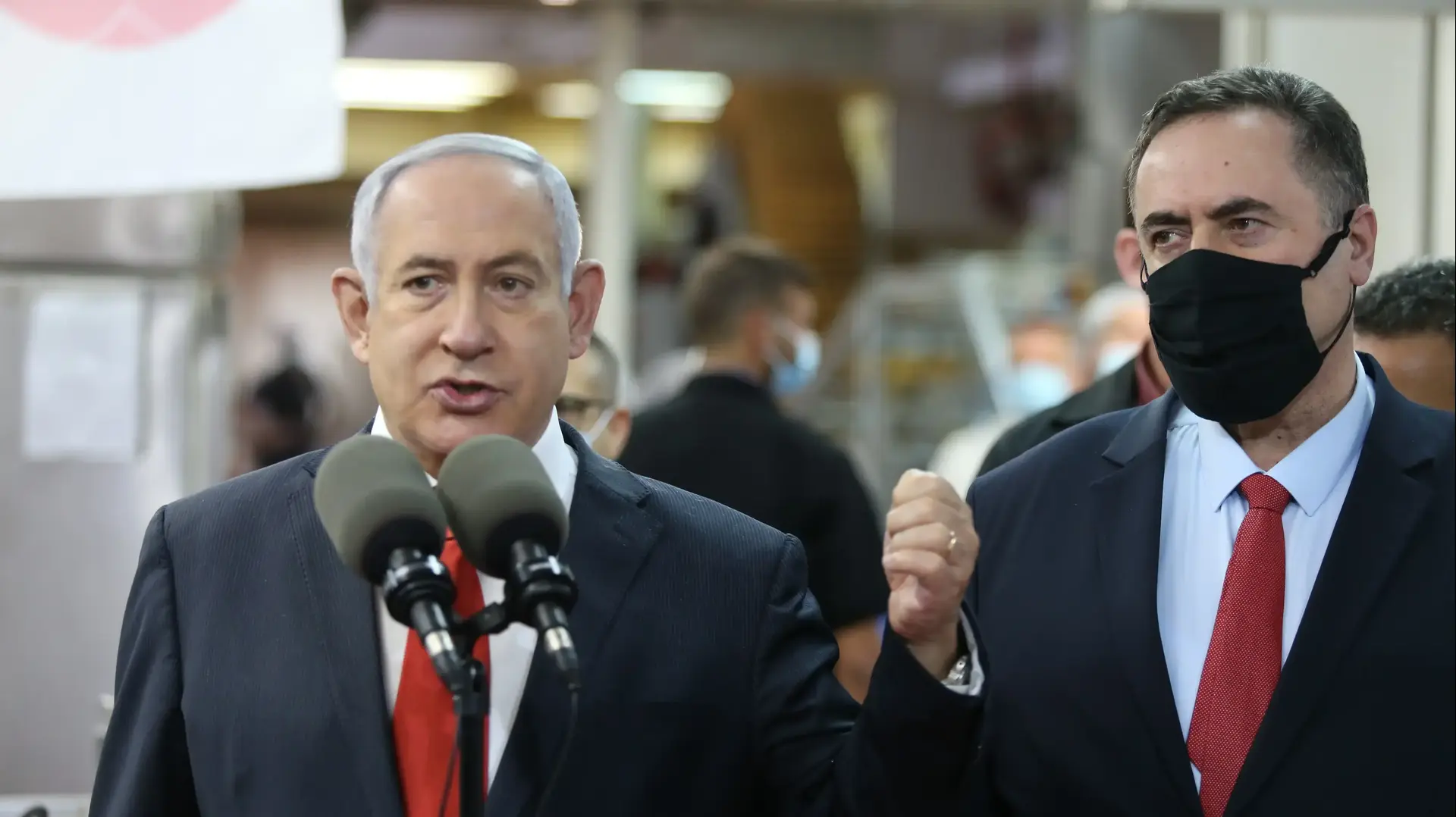 ראש הממשלה בנימין נתניהו ושר האוצר ישראל כץ במפעל גילרו, בית שמש, 12 באוגוסט 2020 ראש הממשלה בנימין נתניהו ושר האוצר ישראל כץ במפעל גילרו, בית שמש, 12 באוגוסט 2020