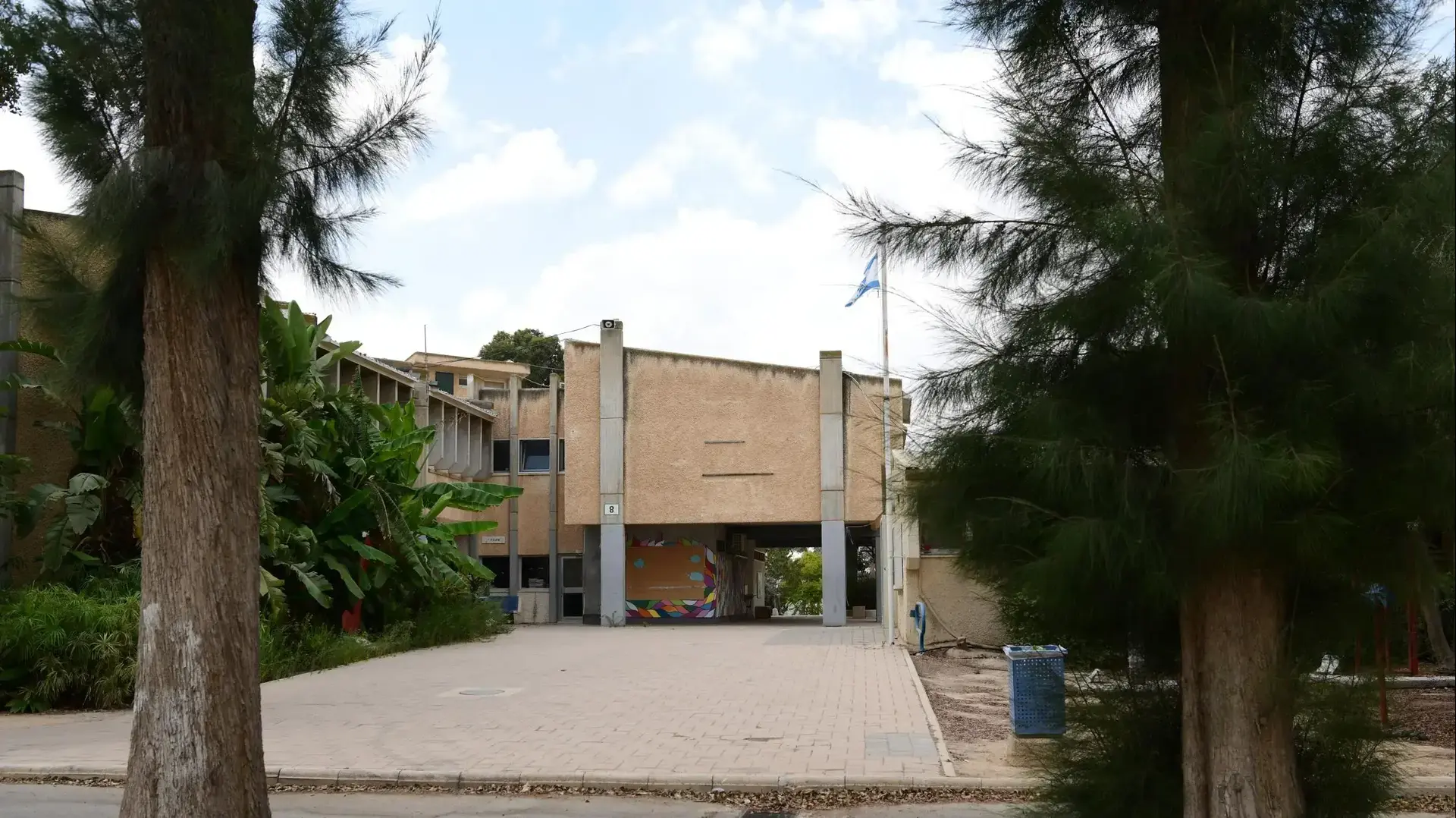 ביה"ס אשל הנשיא, בת חן פלד 12 באוגוסט 2020
ביה"ס אשל הנשיא, בת חן פלד 12 באוגוסט 2020
