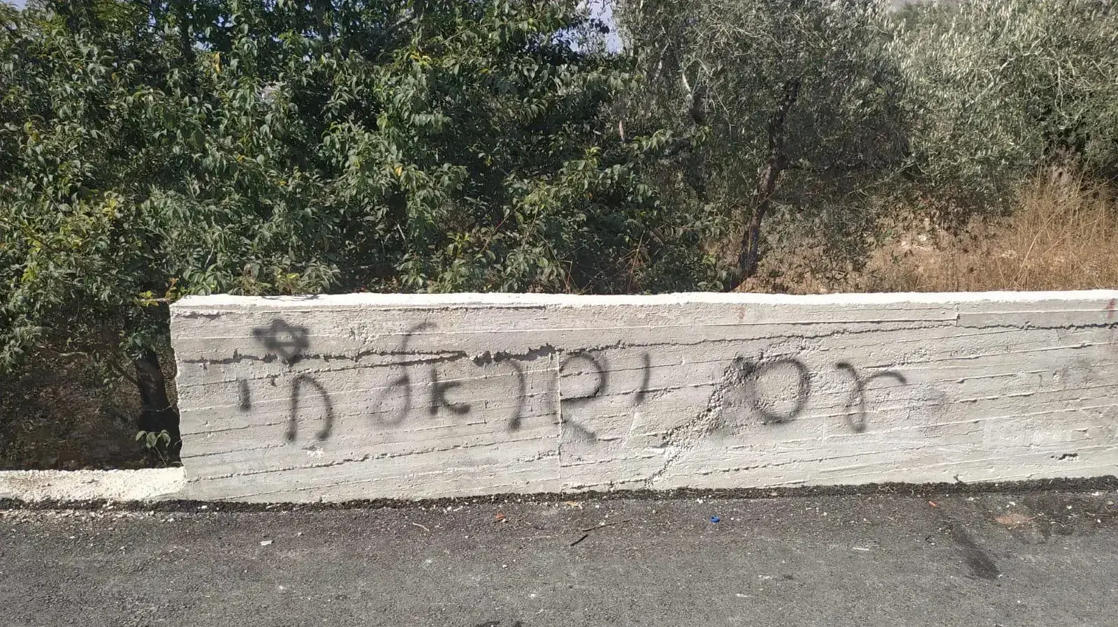 ארבע מכוניות שהושחתו בכפר יאסוף, וכתובות מרוססות, 13 באוגוסט 2020 ארבע מכוניות שהושחתו בכפר יאסוף, וכתובות מרוססות, 13 באוגוסט 2020