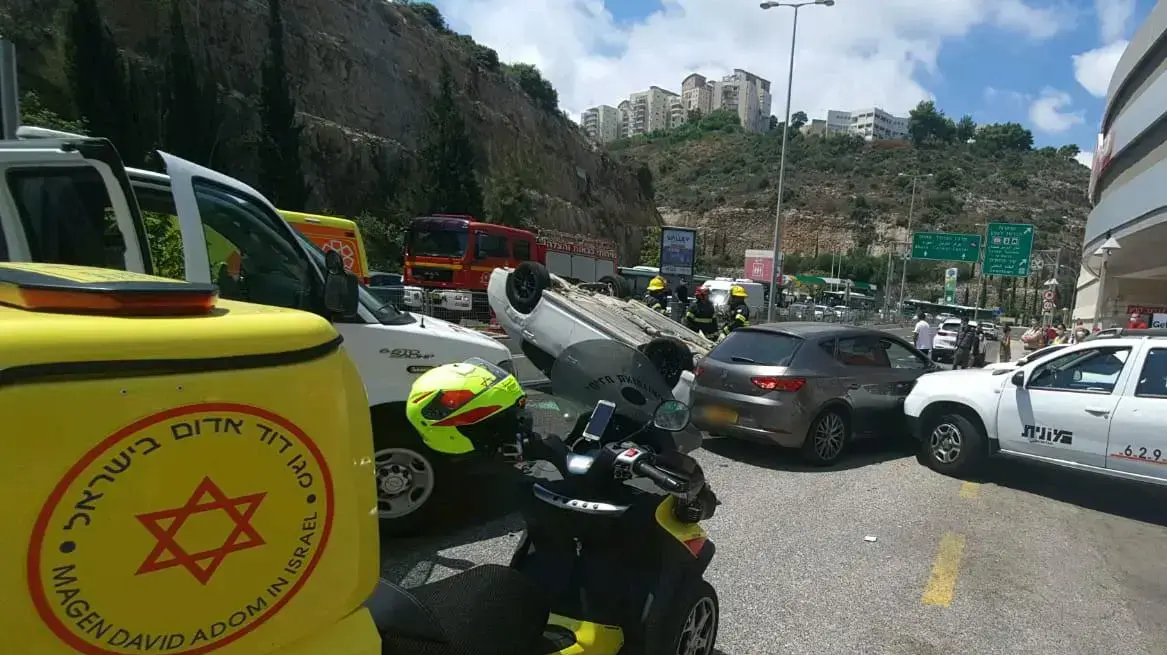 תאונת דרכים בדרך שמחה גולן בחיפה. 13 באוגוסט 2020 תאונת דרכים בדרך שמחה גולן בחיפה. 13 באוגוסט 2020