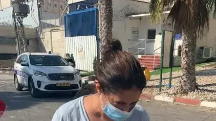 פרשת "גן הזוועות" ברמלה: הגננת ליטל ברסי עם שחורה מנווה תרצה למעצר בית 13 באוגוסט 2020 פרשת "גן הזוועות" ברמלה: הגננת ליטל ברסי עם שחורה מנווה תרצה למעצר בית 13 באוגוסט 2020
