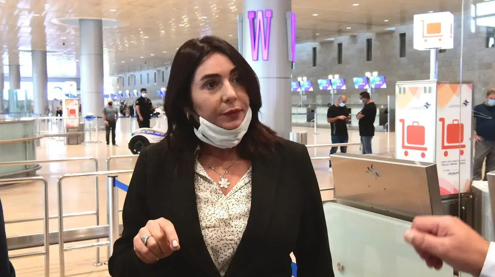 שרת התחבורה, מירי רגב במהלך סיור בשדה התעופה בן גוריון 13 באוגוסט 2020 שרת התחבורה, מירי רגב במהלך סיור בשדה התעופה בן גוריון 13 באוגוסט 2020