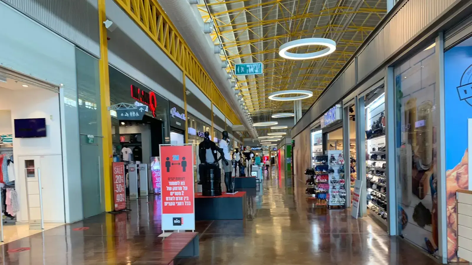מרכז קניות ריק בירכא בשל העלייה החמורה בתחלואת נגיף הקורונה בעיר. 14 באוגוסט 2020. מרכז קניות ריק בירכא בשל העלייה החמורה בתחלואת נגיף הקורונה בעיר. 14 באוגוסט 2020.