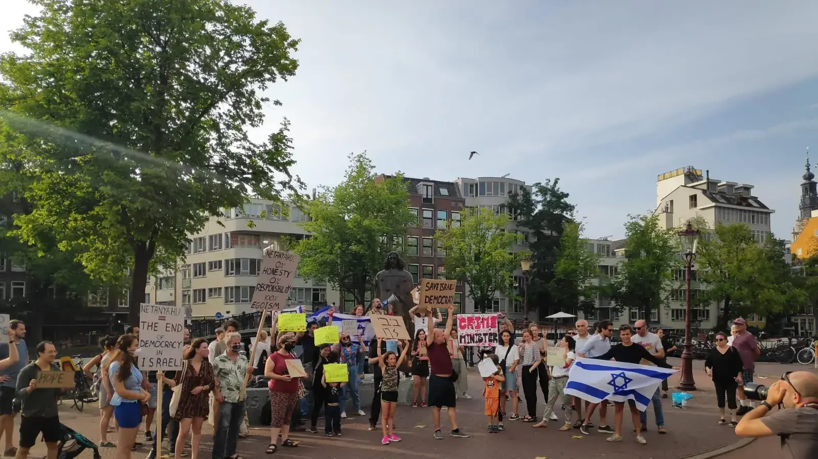כ-60 ישראלים הצטרפו למחאות בלפור נגד נתניהו באמסטרדם. 16 באוגוסט 2020 כ-60 ישראלים הצטרפו למחאות בלפור נגד נתניהו באמסטרדם. 16 באוגוסט 2020