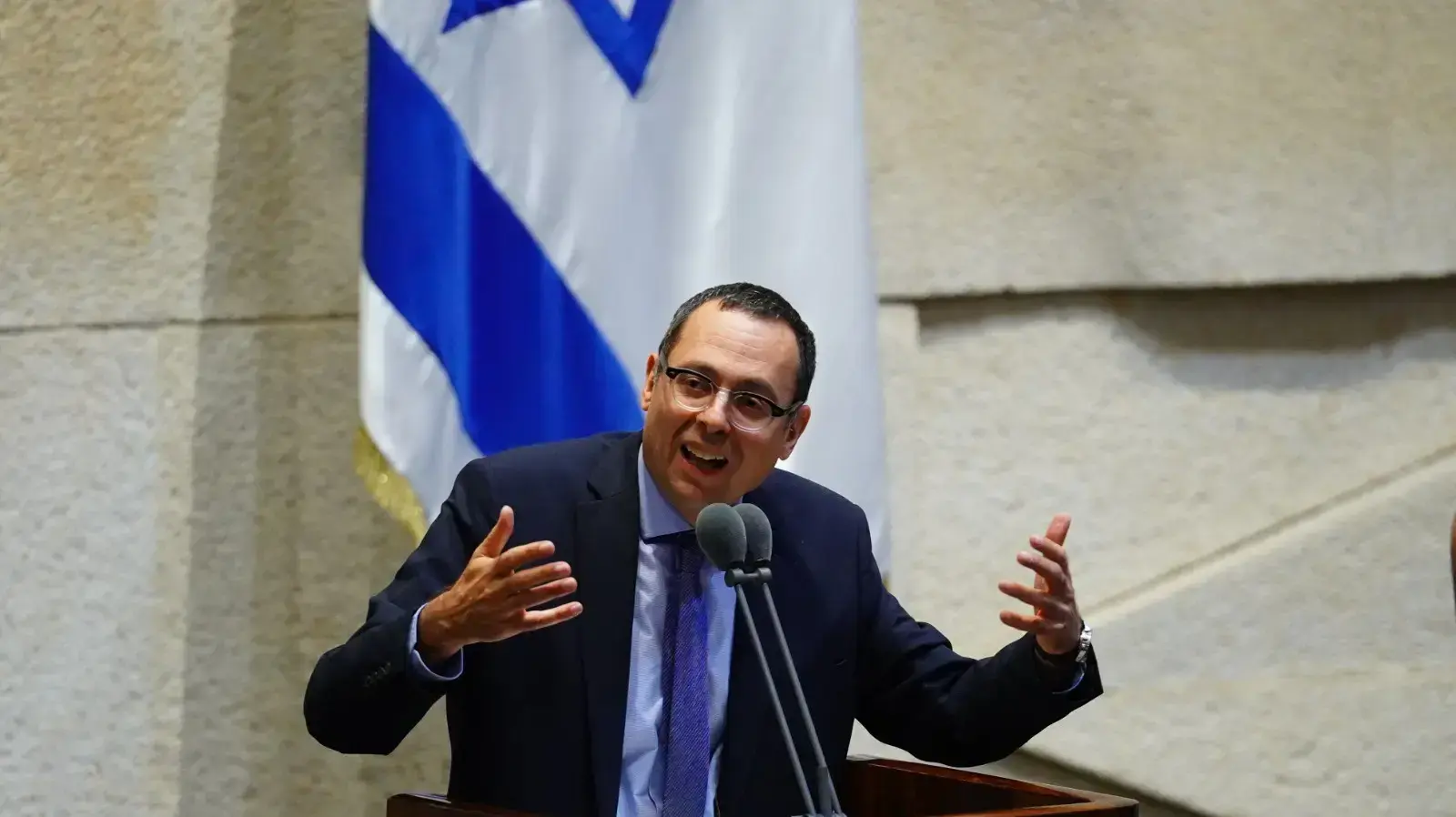 ח"כ צבי האוזר במהלך נאומו במסגרת כינוס מליאת הכנסת לטובת הצבעה על דחיית מועד הגשת התקציב . כנסת, ירושלים 17 באוגסוט 2020 ח"כ צבי האוזר במהלך נאומו במסגרת כינוס מליאת הכנסת לטובת הצבעה על דחיית מועד הגשת התקציב . כנסת, ירושלים 17 באוגסוט 2020