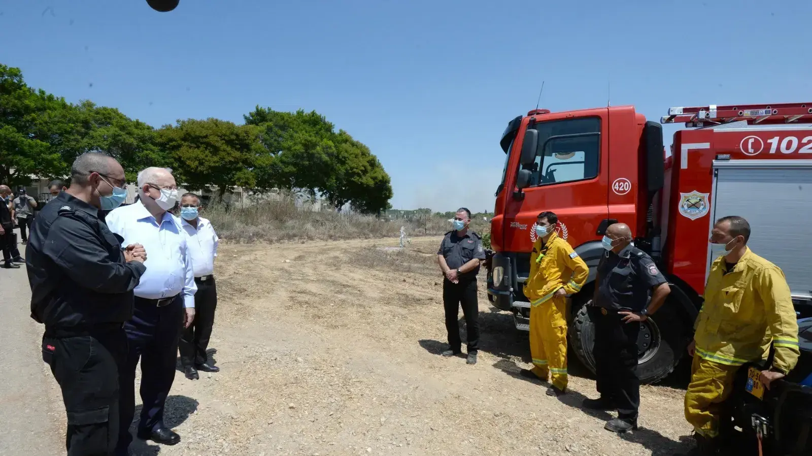 נשיא המדינה ראובן ריבלין נפגש עם לוחמי האש של מחוז הדרום, בליווי מפקד מחוז דרום בכבאות והצלה טפסר שמוליק פרידמן,18 באוגוסט 2020 נשיא המדינה ראובן ריבלין נפגש עם לוחמי האש של מחוז הדרום, בליווי מפקד מחוז דרום בכבאות והצלה טפסר שמוליק פרידמן,18 באוגוסט 2020