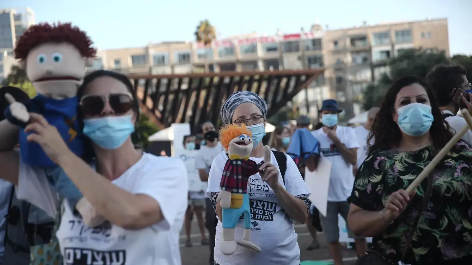 הפגנה נגד סגירת תכנית קרן קרב, כיכר רבין תל אביב, 19 באוגוסט 2020 הפגנה נגד סגירת תכנית קרן קרב, כיכר רבין תל אביב, 19 באוגוסט 2020