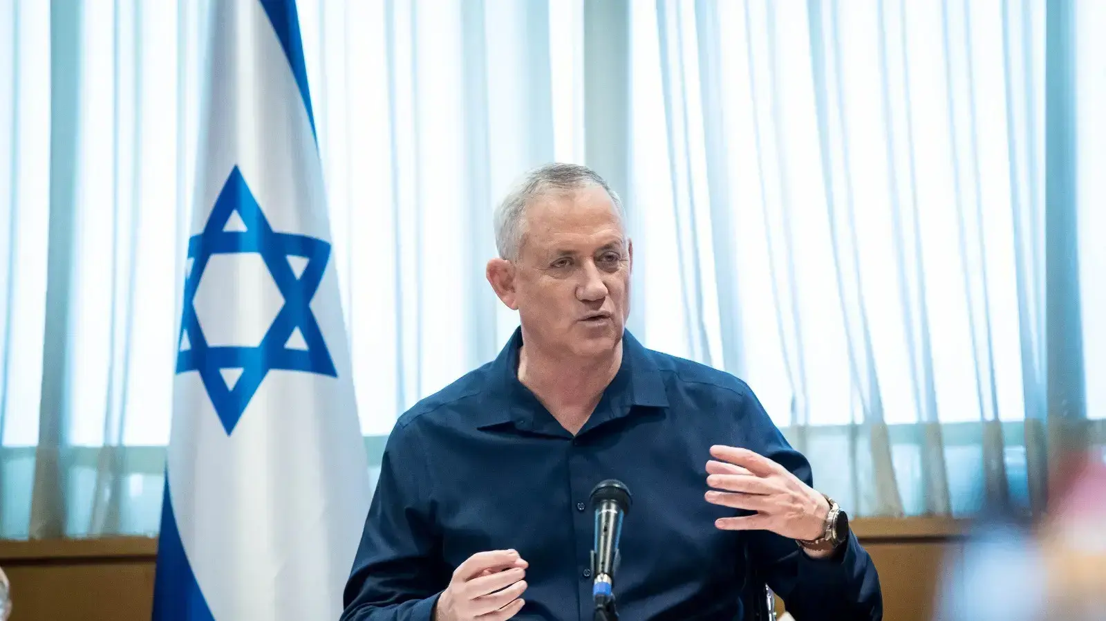 שר הביטחון בני גנץ נפגש בלשכתו עם ראשי רשויות מהדרום.
במפגש השתתפו שר החקלאות ותושב העוטף אלון שוסטר, מפקד אוגדת עזה תא"ל נמרוד אלוני , ראש עיריית שדרות אלון דוידי, ראש עיריית אשקלון תומר גלאם, ראש מועצת שער הנגב אופיר ליבשטיין, ראש מועצת אשכול גדי ירקוני, וראש מועצת חוף אשקלון איתמר רביבו.
שר הביטחון בני גנץ נפגש בלשכתו עם ראשי רשויות מהדרום.
במפגש השתתפו שר החקלאות ותושב העוטף אלון שוסטר, מפקד אוגדת עזה תא"ל נמרוד אלוני , ראש עיריית שדרות אלון דוידי, ראש עיריית אשקלון תומר גלאם, ראש מועצת שער הנגב אופיר ליבשטיין, ראש מועצת אשכול גדי ירקוני, וראש מועצת חוף אשקלון איתמר רביבו.