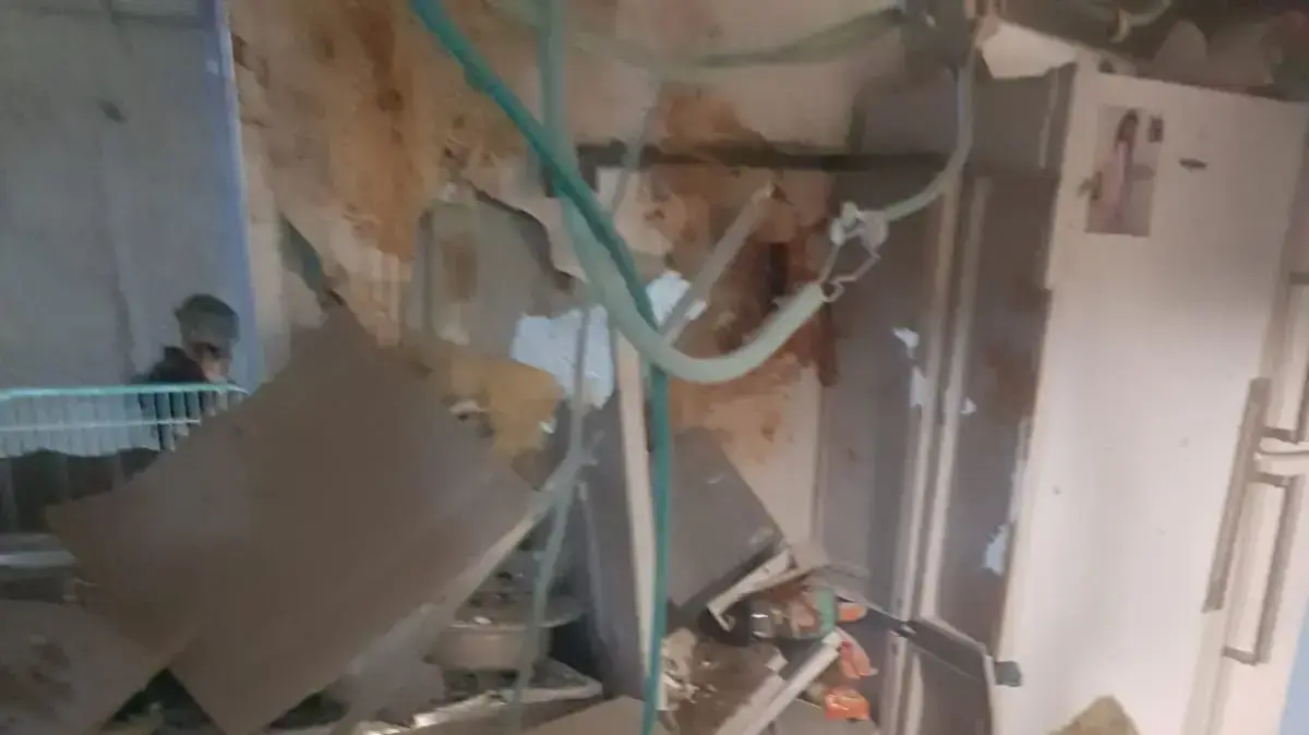 פגיעת רסיס יירוט של רקטה בבית בשדרות. 20 באוגוסט 2020 פגיעת רסיס יירוט של רקטה בבית בשדרות. 20 באוגוסט 2020