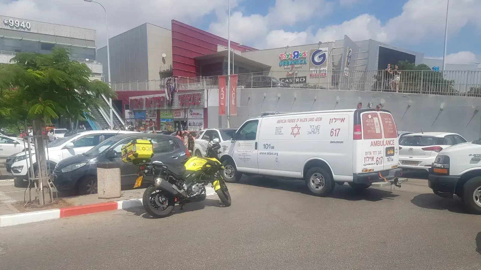 זירת התאונה בה נפצעה תינוקת בת שנה בראשון לציון, 21 באוגוסט 2020 זירת התאונה בה נפצעה תינוקת בת שנה בראשון לציון, 21 באוגוסט 2020
