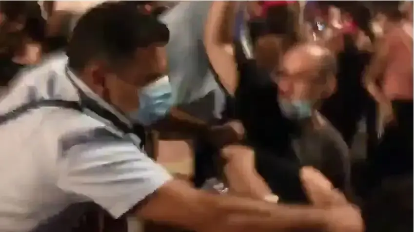 עימותים בין שוטרים למפגינים במחאה מול מעון ראש הממשלה בבלפור, ירושלים, 22 באוגוסט 2020