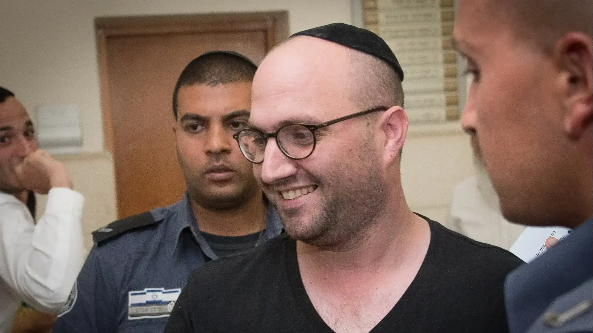 מתי בן דוד, החשוד בגין עבירות רבות של אונס, מעשה סדום ומעשים מגונים במהלך הארכת מעצרו בבית משפט המחוזי בירושלים מתי בן דוד, החשוד בגין עבירות רבות של אונס, מעשה סדום ומעשים מגונים במהלך הארכת מעצרו בבית משפט המחוזי בירושלים