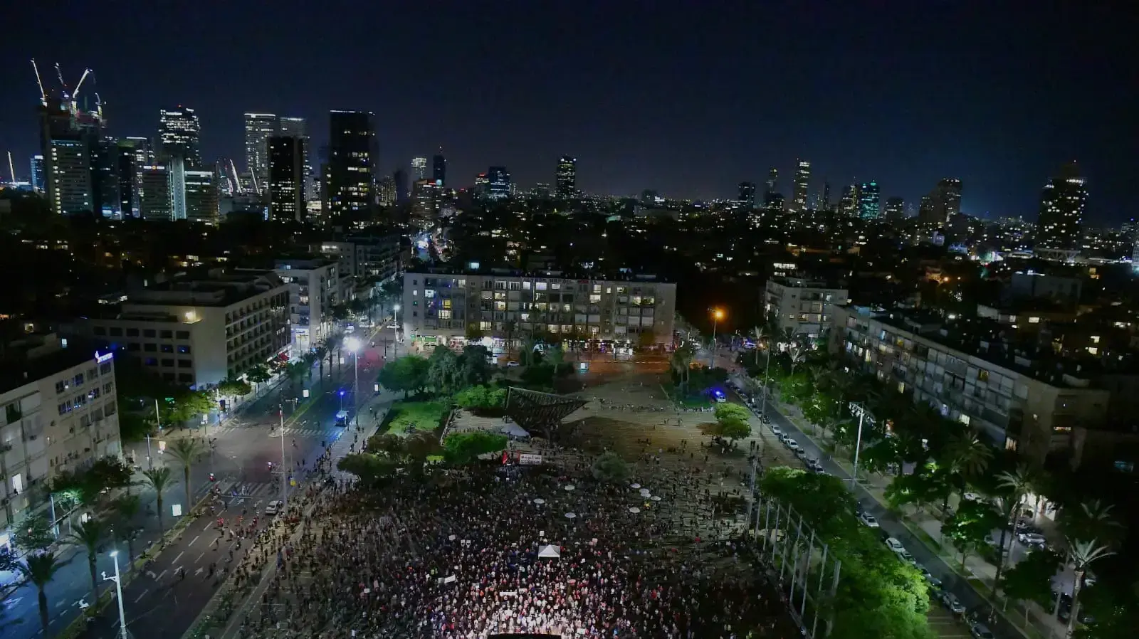 הפגנה נגד אלימות נשים בכיכר רבין, תל אביב 23 באוגוסט 2020 הפגנה נגד אלימות נשים בכיכר רבין, תל אביב 23 באוגוסט 2020