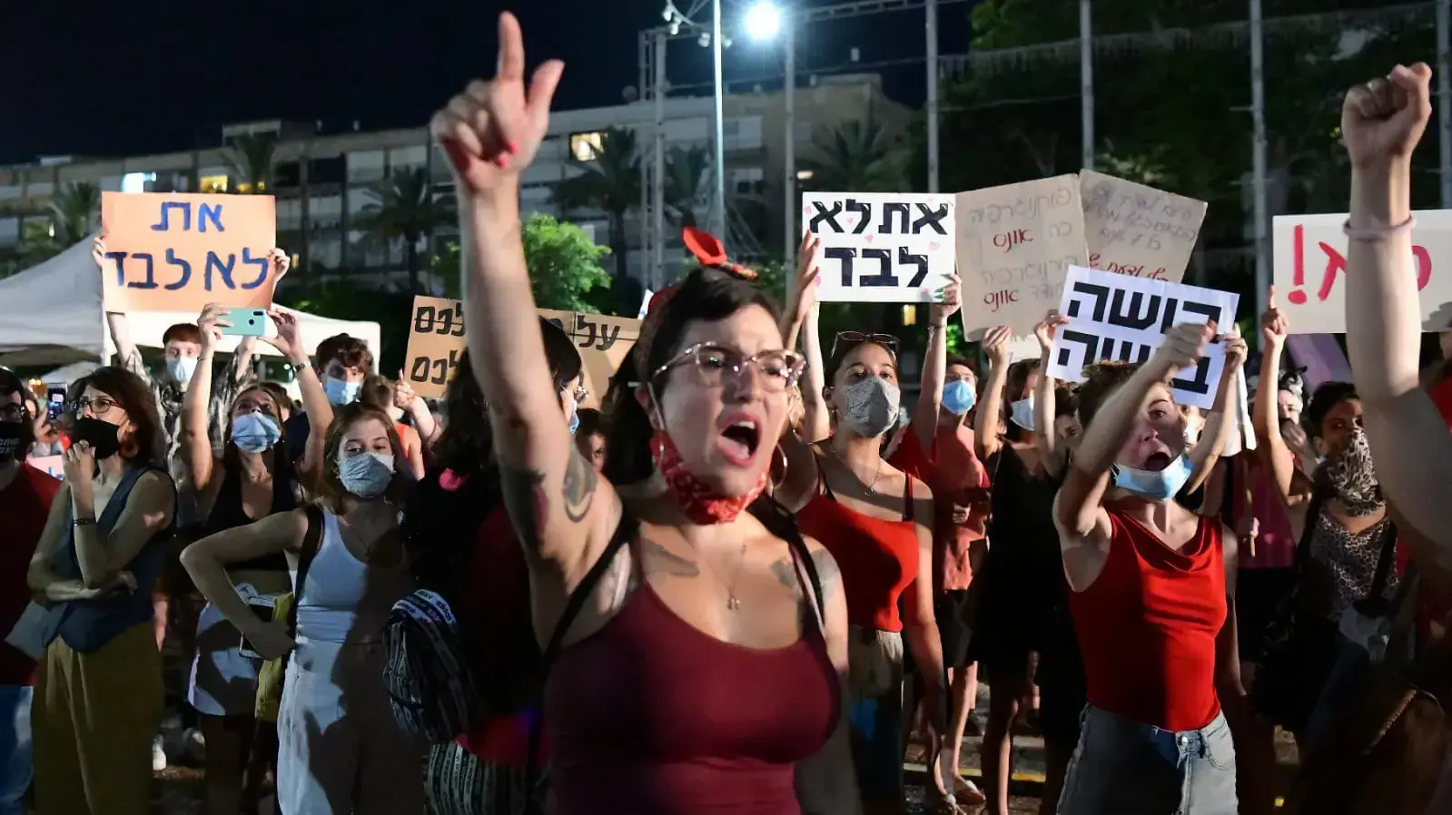 הפגנה נגד אלימות נשים בכיכר רבין, תל אביב 23 באוגוסט 2020 הפגנה נגד אלימות נשים בכיכר רבין, תל אביב 23 באוגוסט 2020