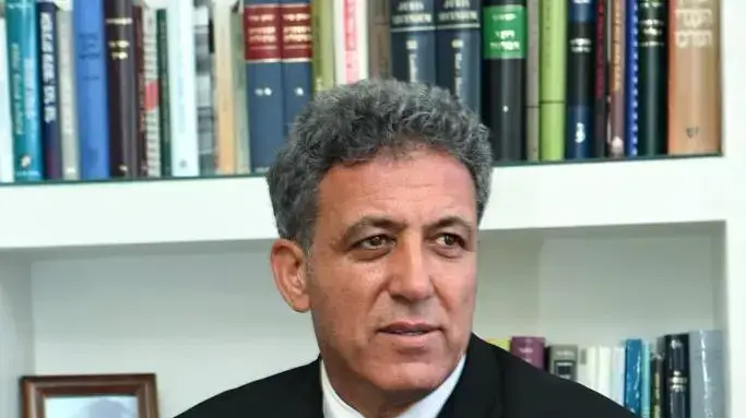 עו"ד אבי עמירם