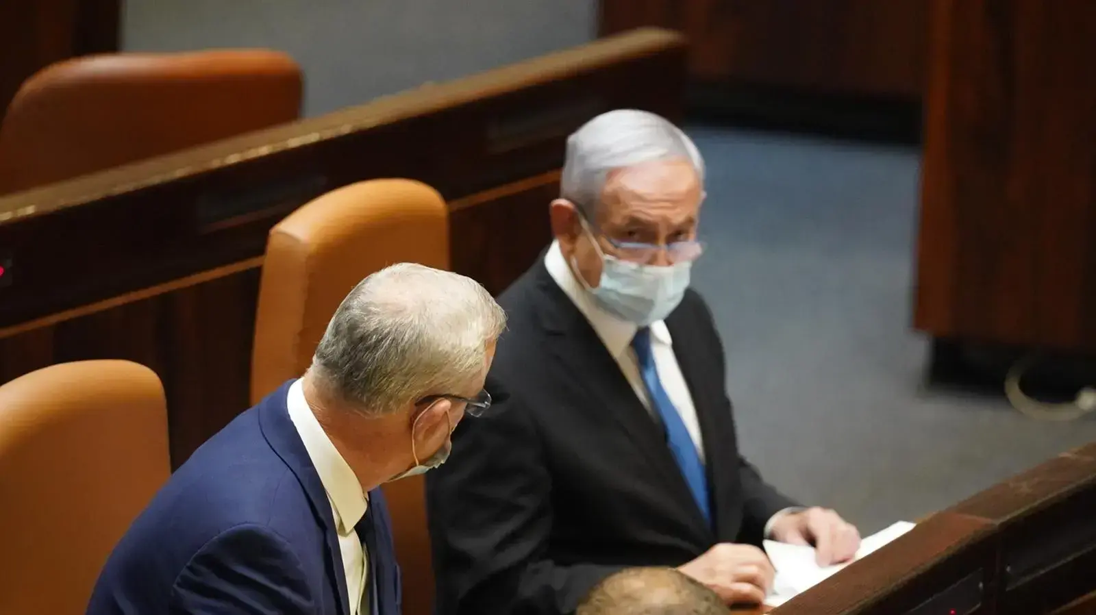 ראש הממשלה, בנימין נתניהו ושר הביטחון, בני גנץ במהלך מליאת הכנסת 24 באוגוסט 2020 ראש הממשלה, בנימין נתניהו ושר הביטחון, בני גנץ במהלך מליאת הכנסת 24 באוגוסט 2020