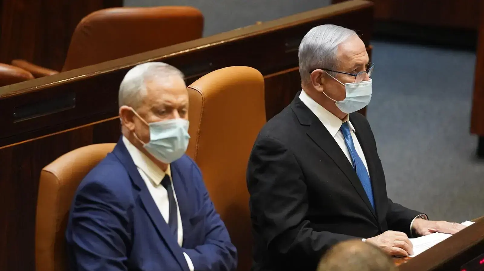 ראש הממשלה, בנימין נתניהו ושר הביטחון, בני גנץ במהלך מליאת הכנסת 24 באוגוסט 2020 ראש הממשלה, בנימין נתניהו ושר הביטחון, בני גנץ במהלך מליאת הכנסת 24 באוגוסט 2020